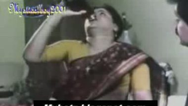 Xxx Sex Video Dyshi Anti Fak - Kannada masala movie chubby aunty drinking indians get fucked