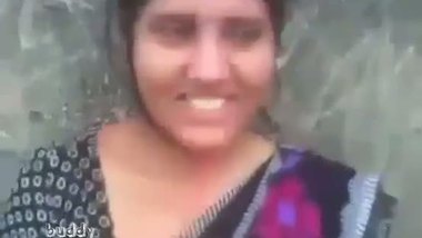 Ladies Kai Palakam Sex Video - Indian hot aunty having outdoor sex indians get fucked