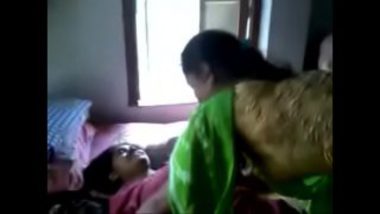 Choti Ladkiyon Ki Chudai - Choti ladki ke chudai indian home video on Desixxxtube.pro